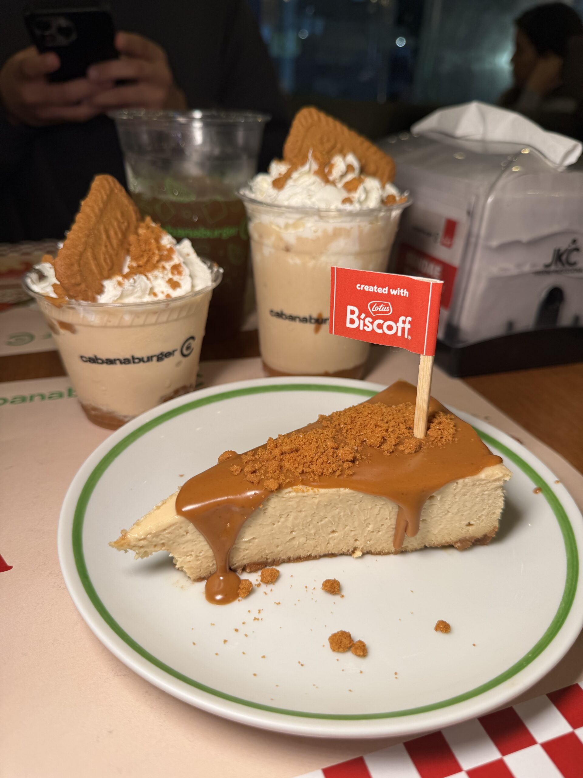 CABANA BURGER LANÇA SOBREMESAS EM COLLAB COM BISCOFF