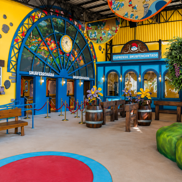 INAUGUROU EM SÃO PAULO O PARQUE TEMÁTICO DOS SMURFS